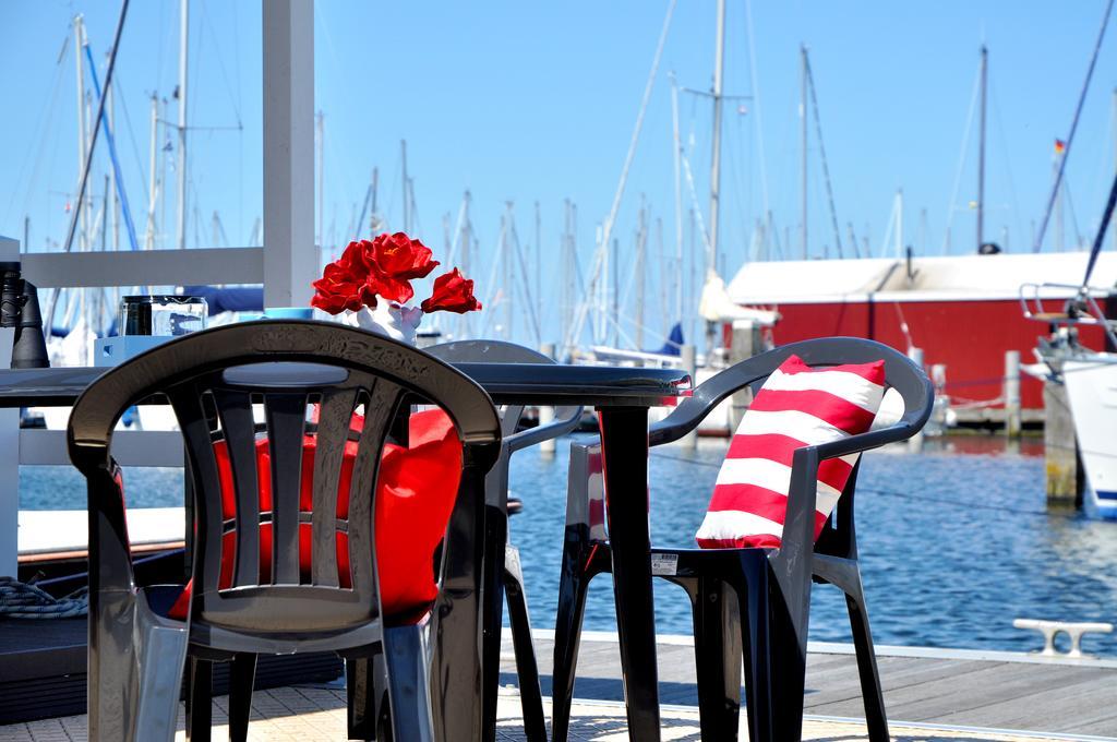 Bestmarine Waterchalets Flevo Marina Lelystad Oda fotoğraf