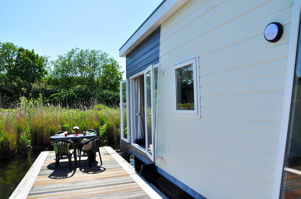 Bestmarine Waterchalets Flevo Marina Lelystad Oda fotoğraf