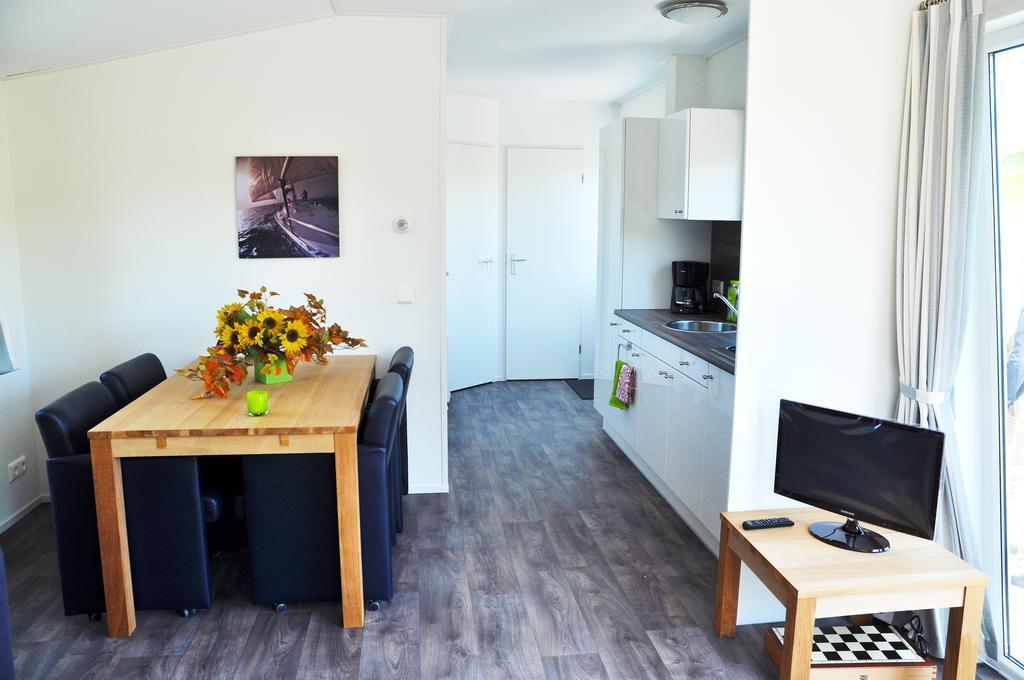 Bestmarine Waterchalets Flevo Marina Lelystad Oda fotoğraf