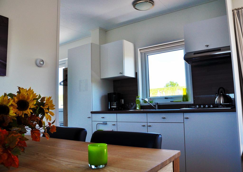 Bestmarine Waterchalets Flevo Marina Lelystad Oda fotoğraf