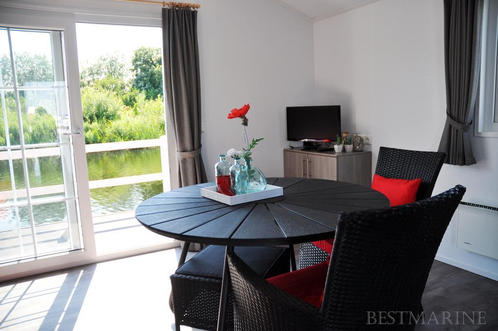 Bestmarine Waterchalets Flevo Marina Lelystad Oda fotoğraf