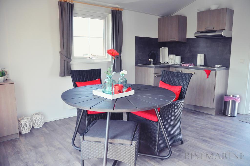 Bestmarine Waterchalets Flevo Marina Lelystad Oda fotoğraf